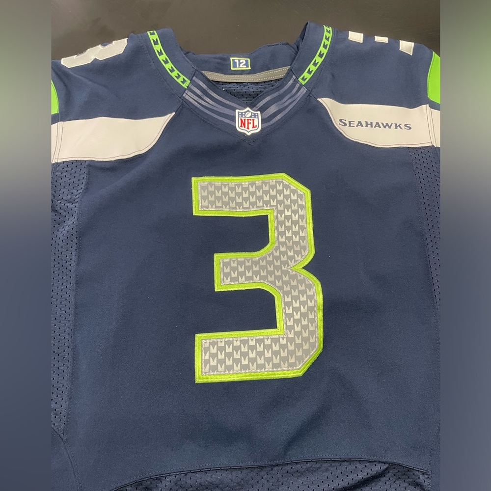Seattle Seahawks #3 Russell Wilson stitched jersey size 48 (size M)